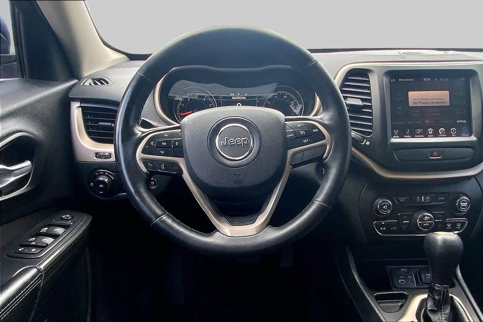 Used 2015 Brilliant Black Crystal Pearlcoat Jeep Latitude image 6