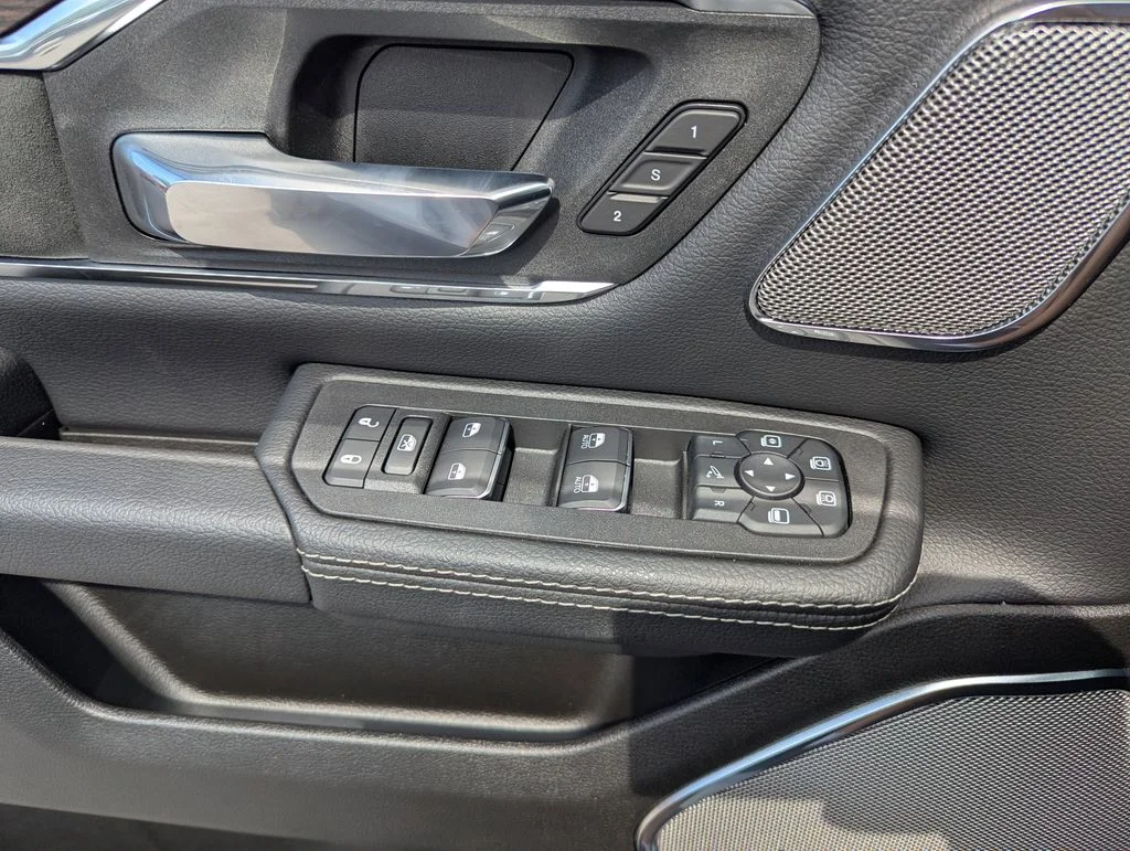 2026 RAM 1500 Laramie - Photo 18