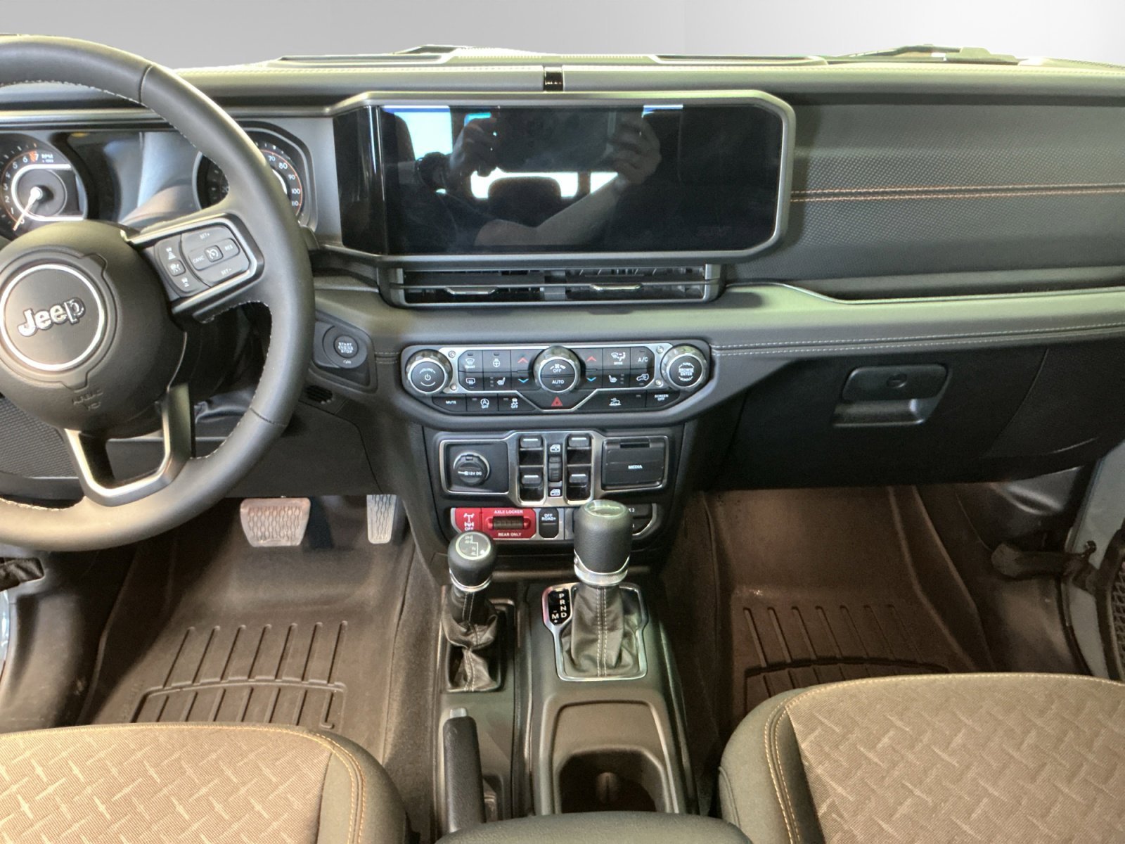 Used 2025 Anvil Clearcoat Jeep Mojave image 11