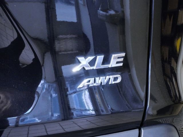 Used 2020 Black Toyota XLE image 9