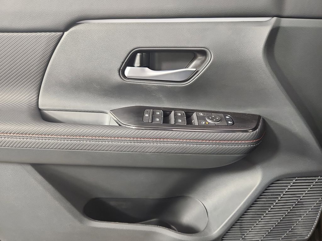 New 2026 Canyon Bronze Metallic Nissan SR image 8