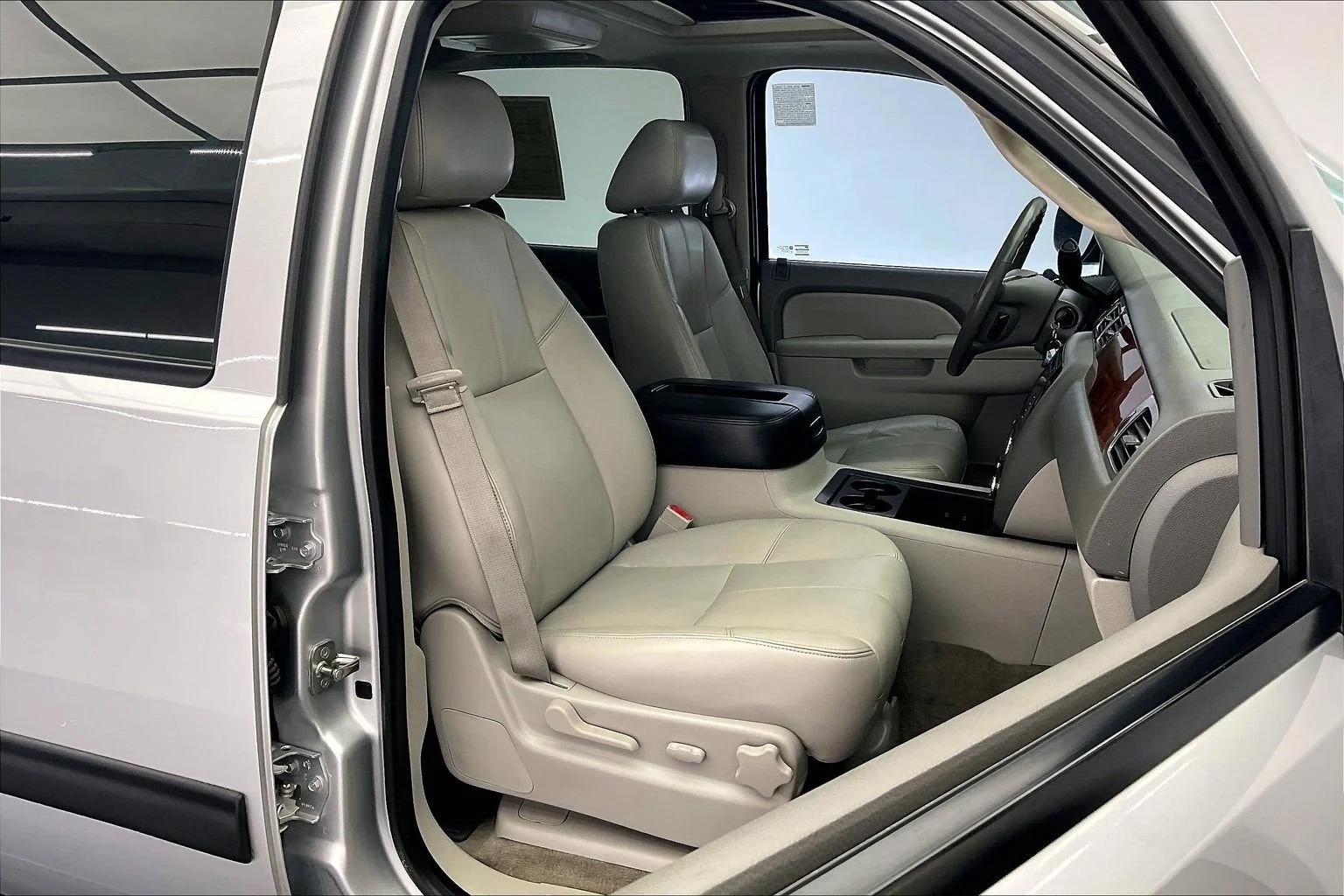 Used 2013 Silver Ice Metallic Chevrolet LT image 6