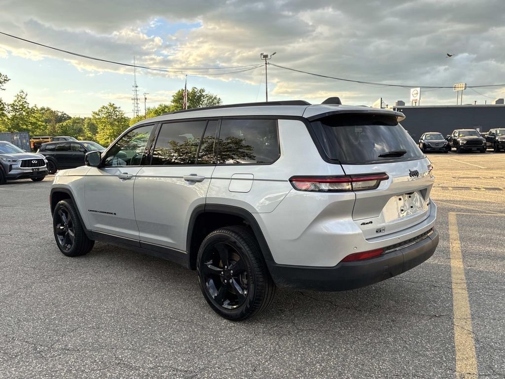 Used 2024 Silver Jeep Limited image 5