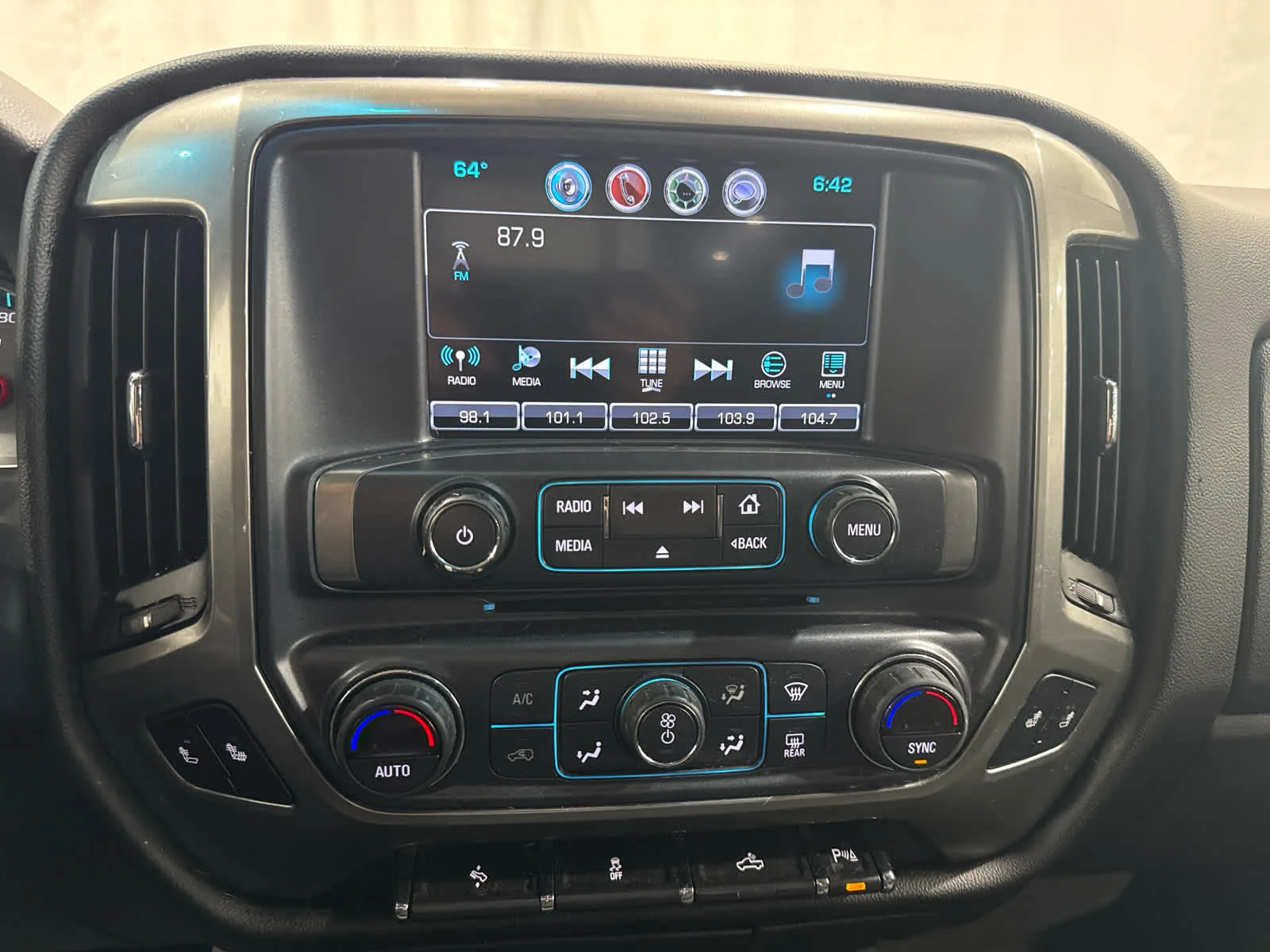 Used 2018 CAJUN RED TINTCOAT Chevrolet LT image 23