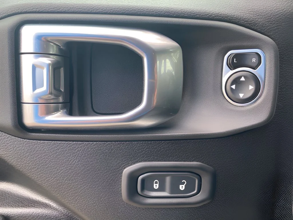 Used 2024 White Jeep Sport S image 11