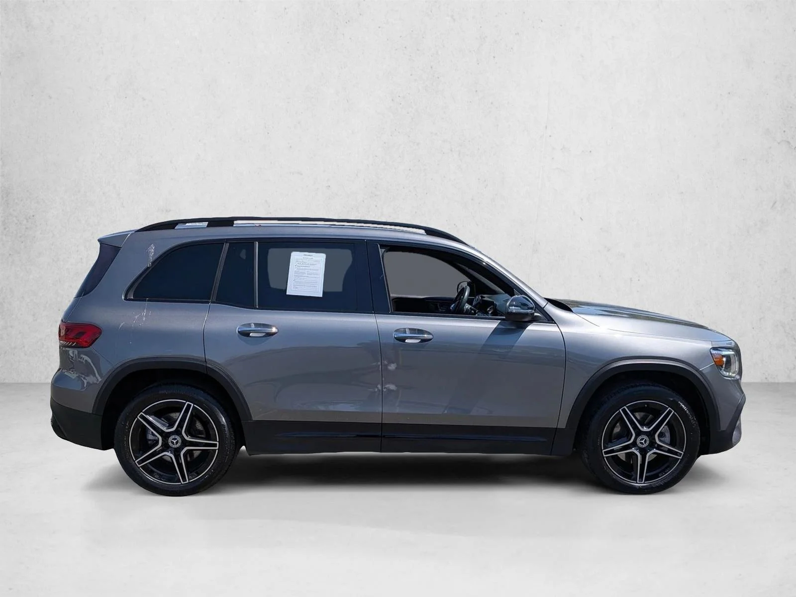 Used 2022 Mountain Grey Metallic Mercedes-Benz GLB 250 image 4