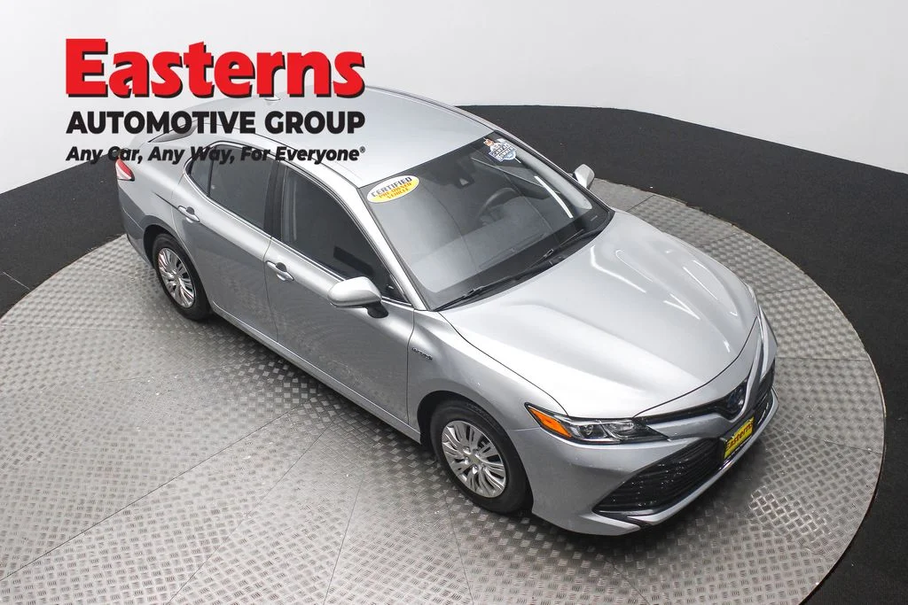 Used 2020 Silver Toyota LE image 3