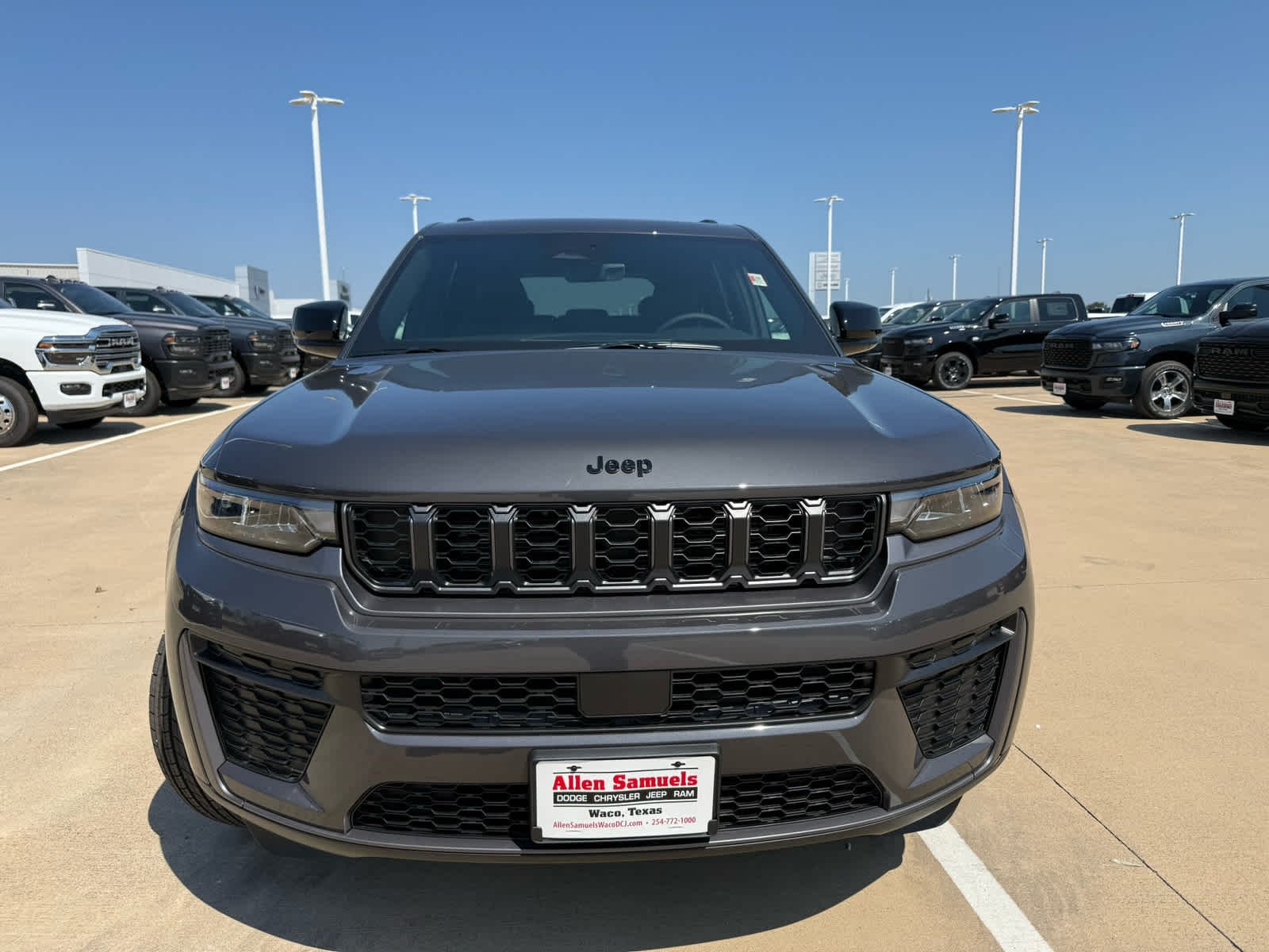 New 2026 Baltic Gray Metallic Clear-Coat Exterior Paint Jeep Laredo Altitude image 3