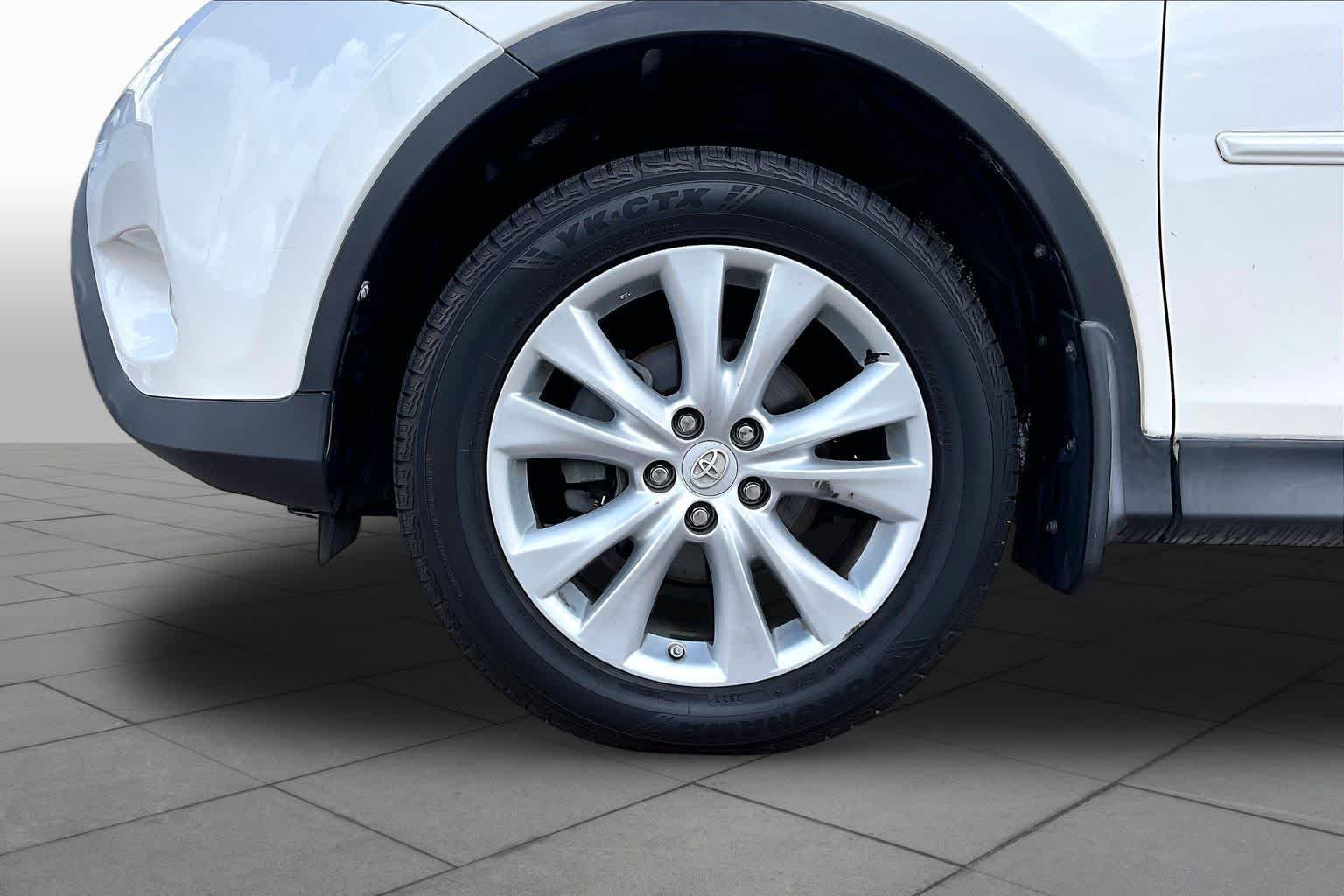 Used 2013 Blizzard Pearl Toyota Limited image 11