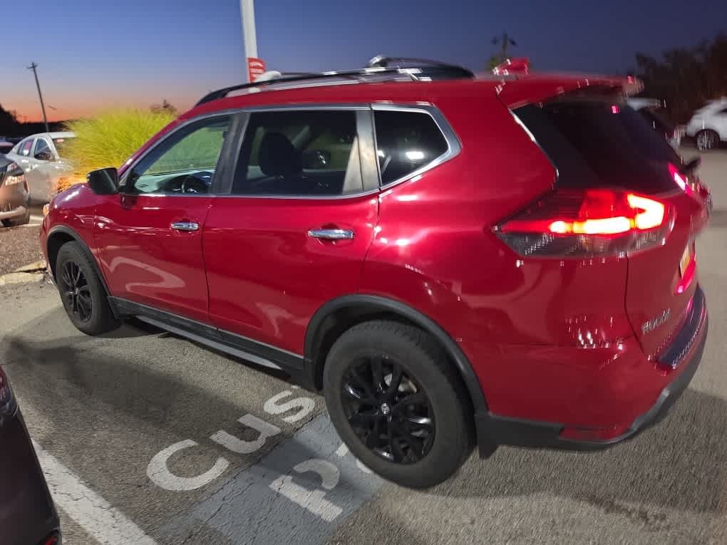 Used 2017 Palatial Ruby Nissan SV image 4