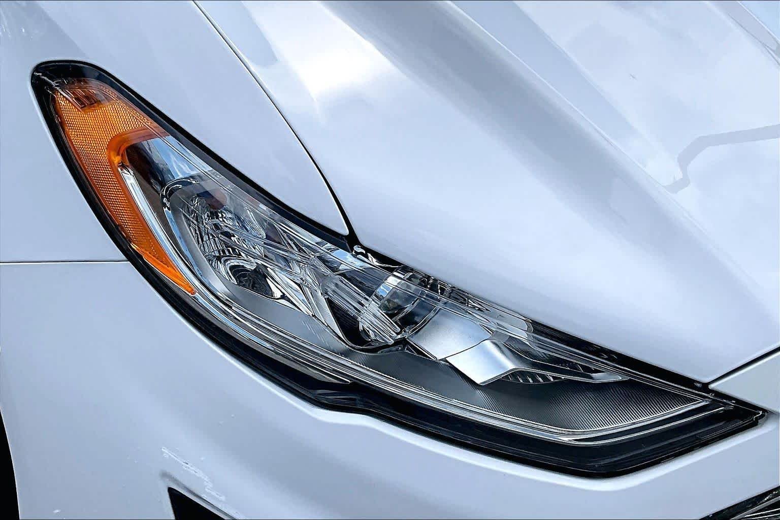Used 2020 Oxford White Ford SE image 26