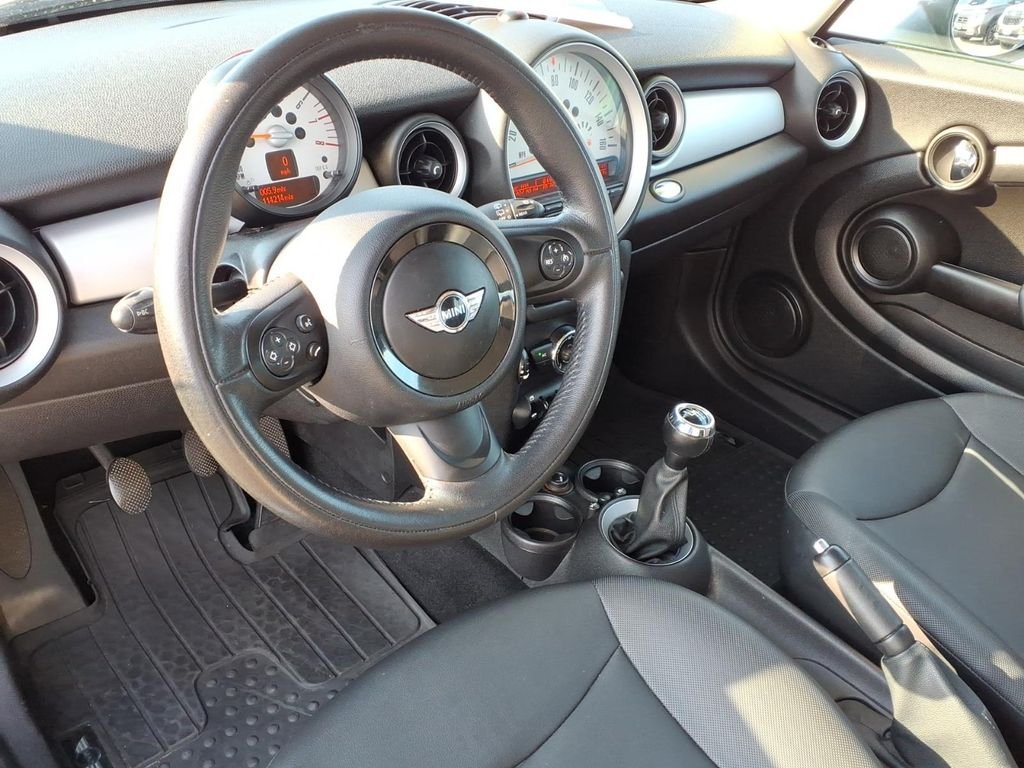 Used 2013 Pepper White MINI Base image 3