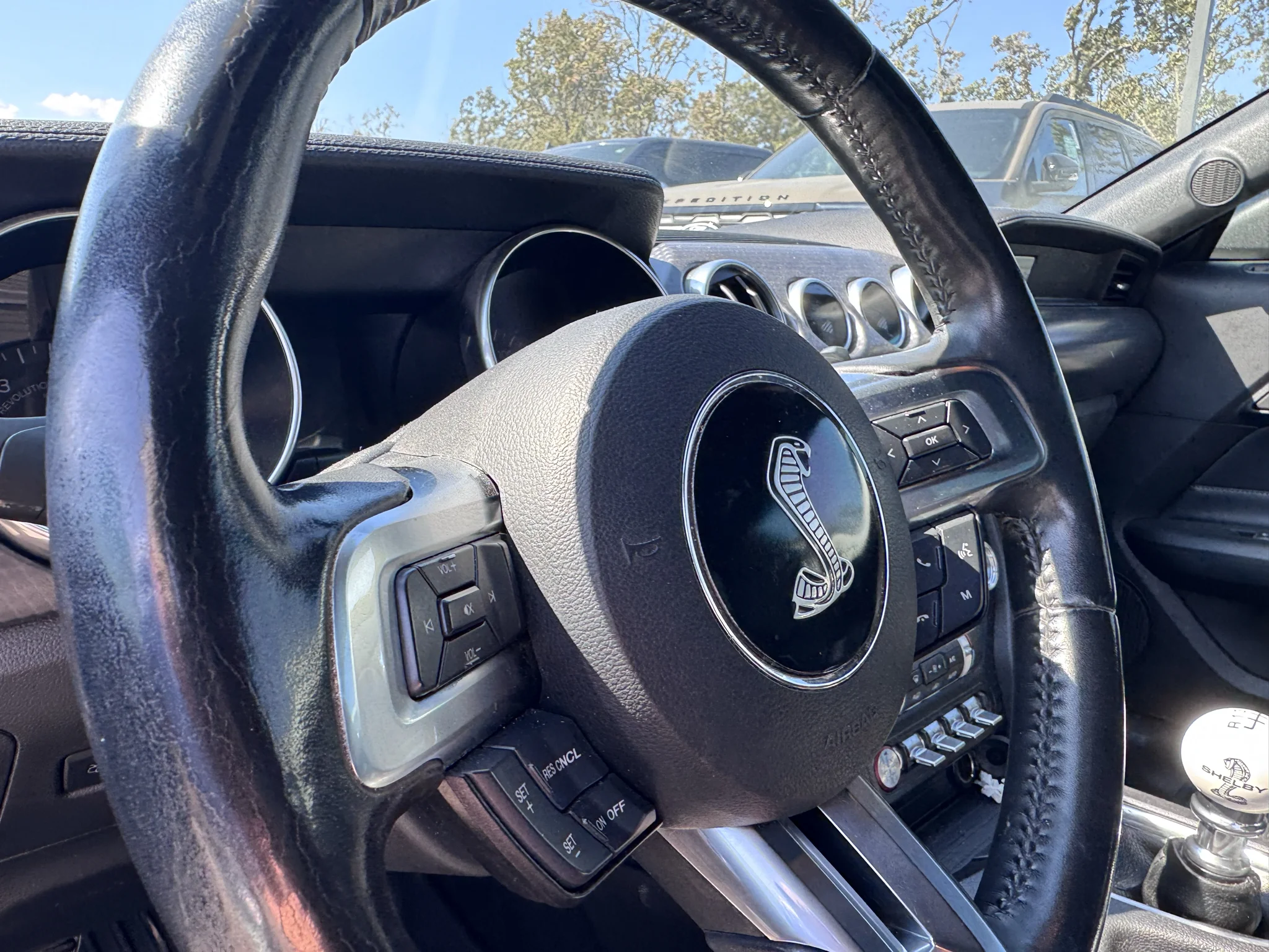 Used 2019 Magnetic Metallic Ford GT image 13
