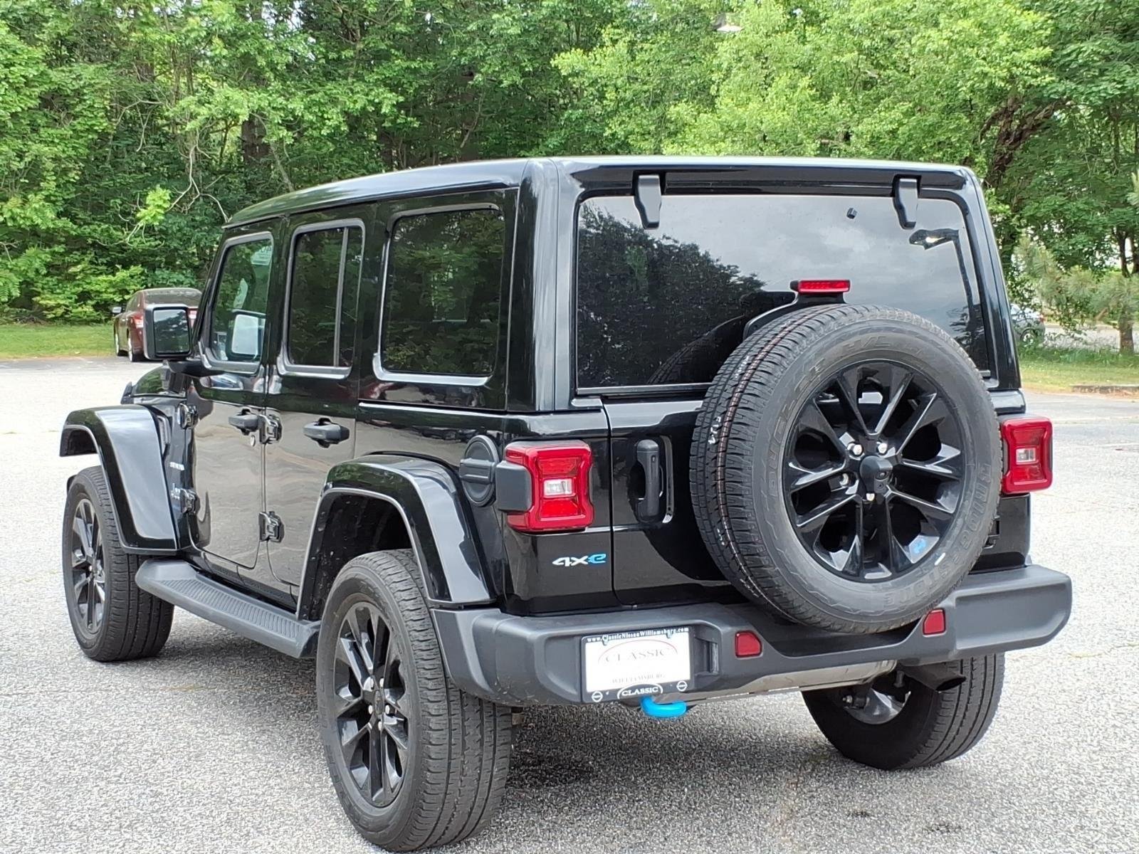 Used 2023 Black Clearcoat Jeep Sahara image 9