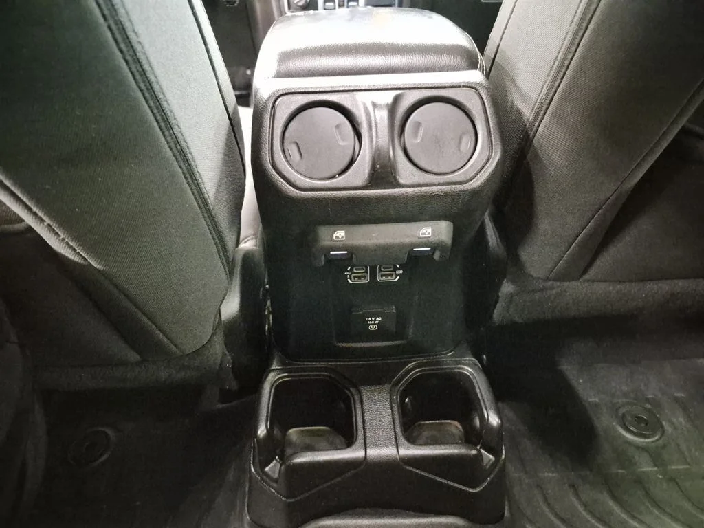 Used 2019 Bright White Clearcoat Jeep Unlimited Sahara image 19
