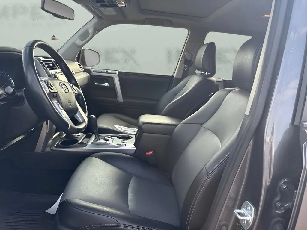 Used 2018  Toyota SR5 image 7