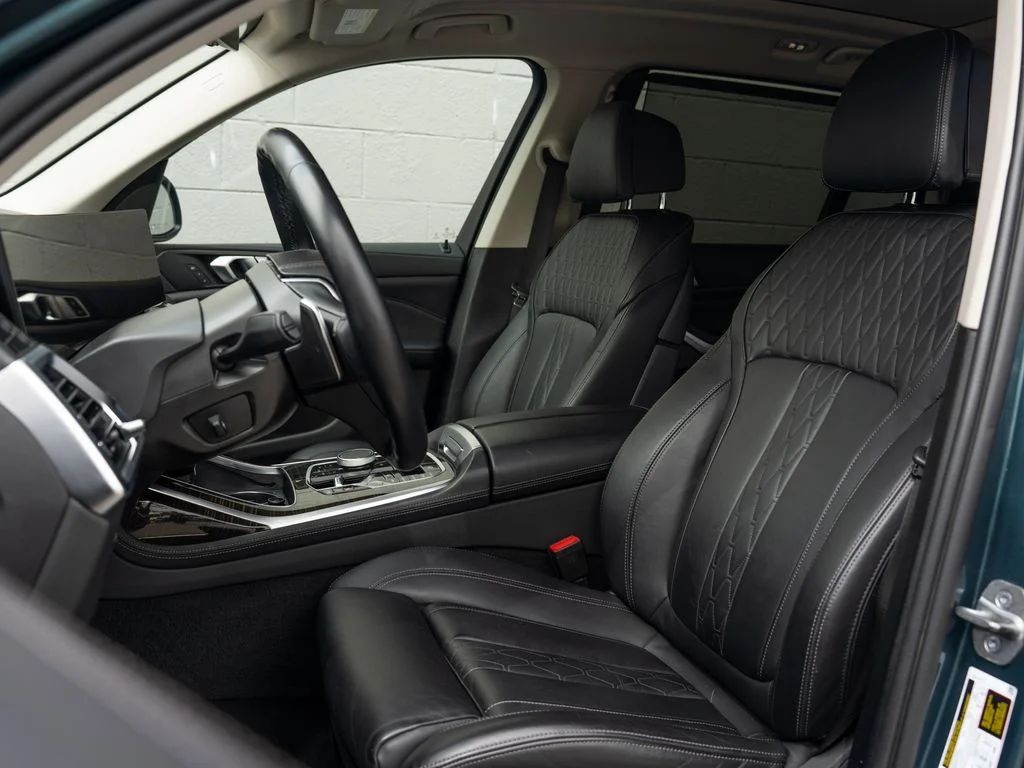 Used 2023 Blue BMW xDrive40i image 5