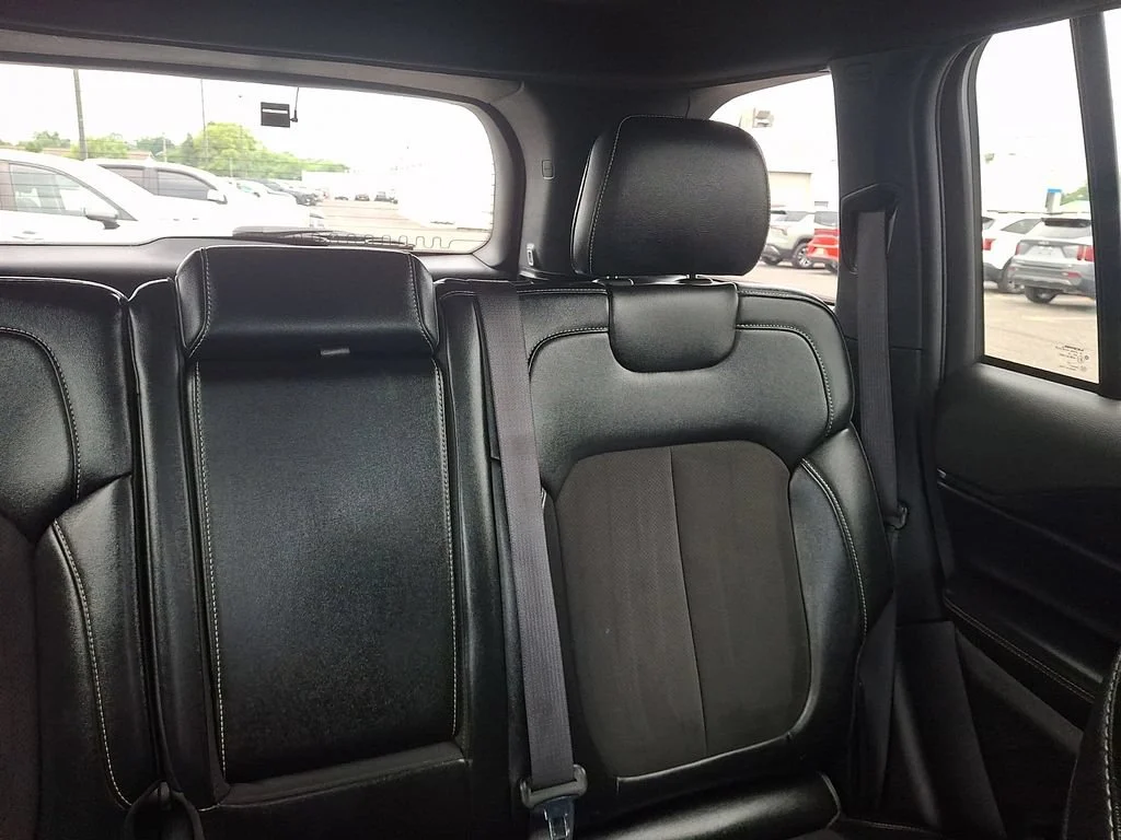 Used 2024 Silver Jeep Altitude X 4x4 image 21