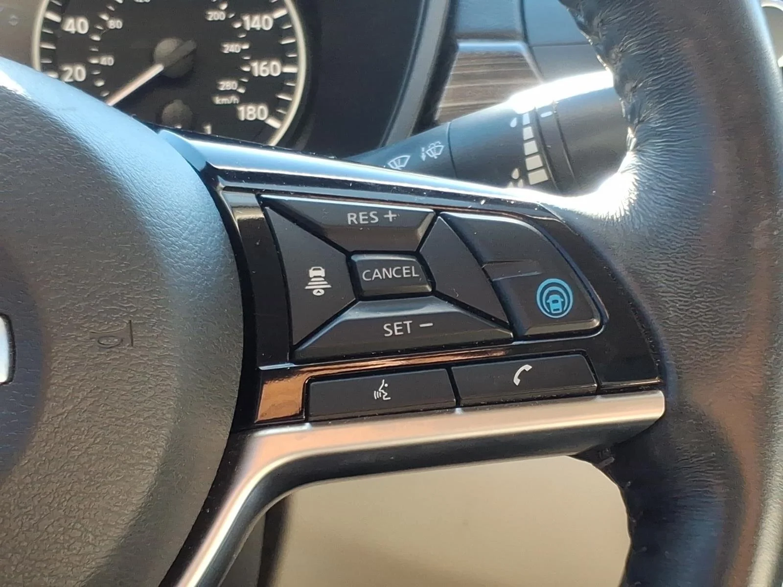 Used 2020 Pearl White Tricoat Nissan 2.0 Platinum image 26