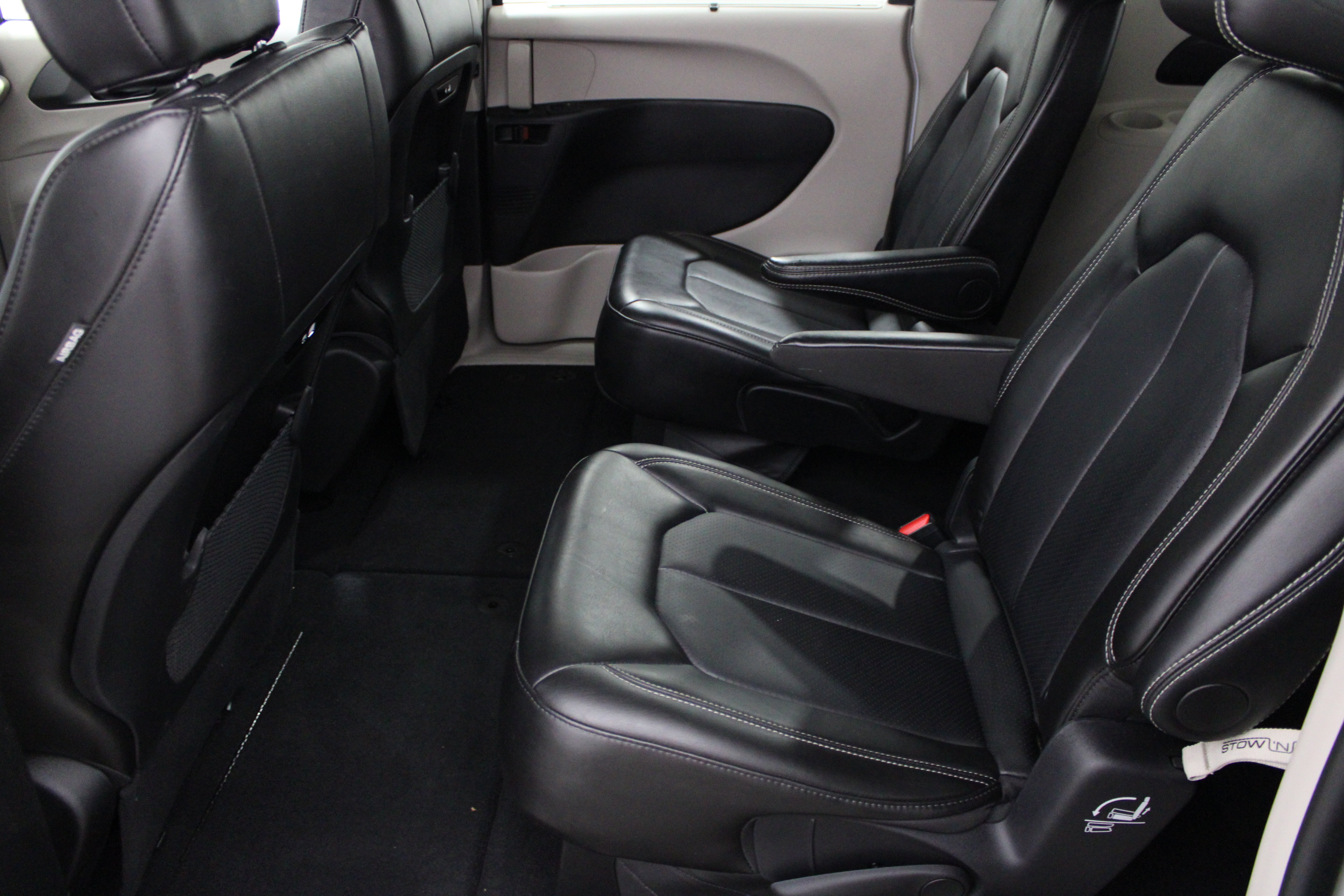 Used 2024 Bright White Clearcoat Chrysler Touring L image 21
