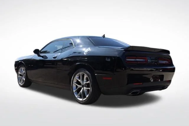 Used 2021 Black Dodge SXT image 9