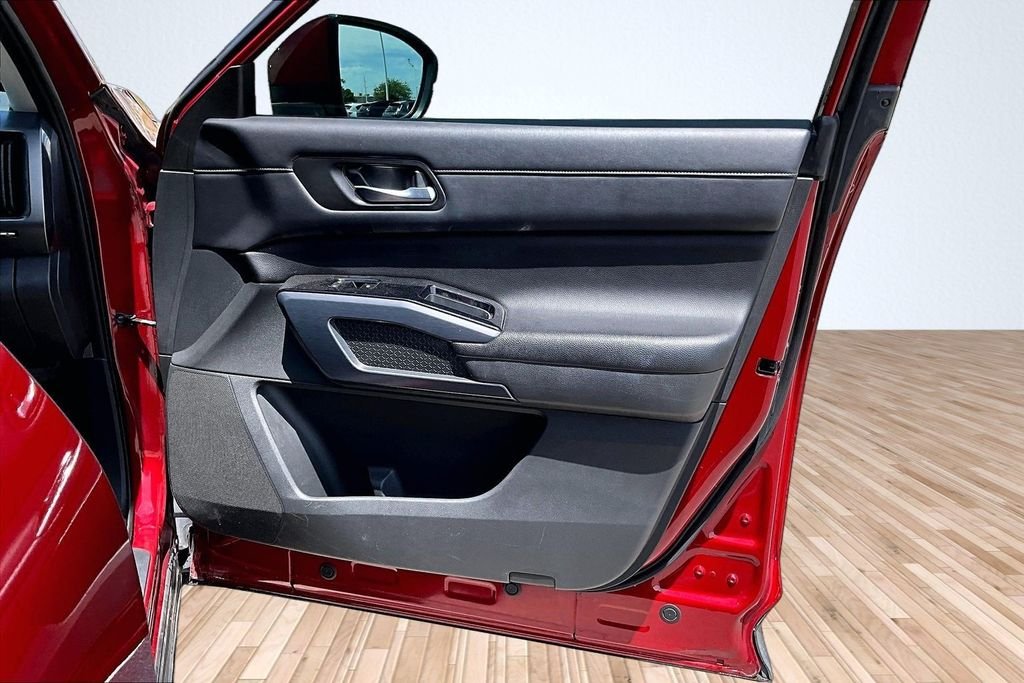 Used 2023 Red Nissan SL image 15