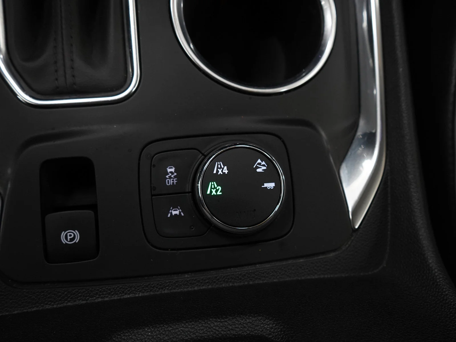 Used 2020 Silver Ice Metallic Chevrolet High Country image 27
