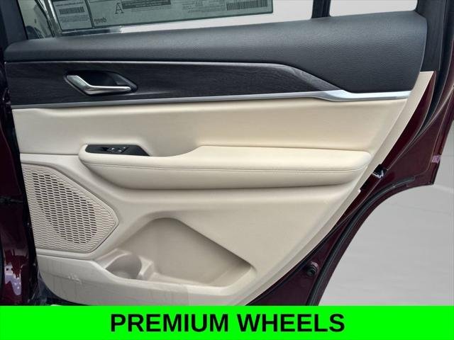 New 2025 Velvet Red Pearl-Coat Exterior Paint Jeep Limited image 19