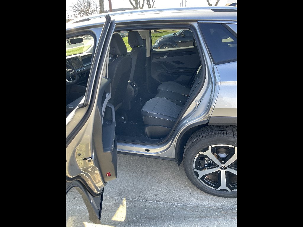 2026 Volkswagen Tiguan SE - Photo 6