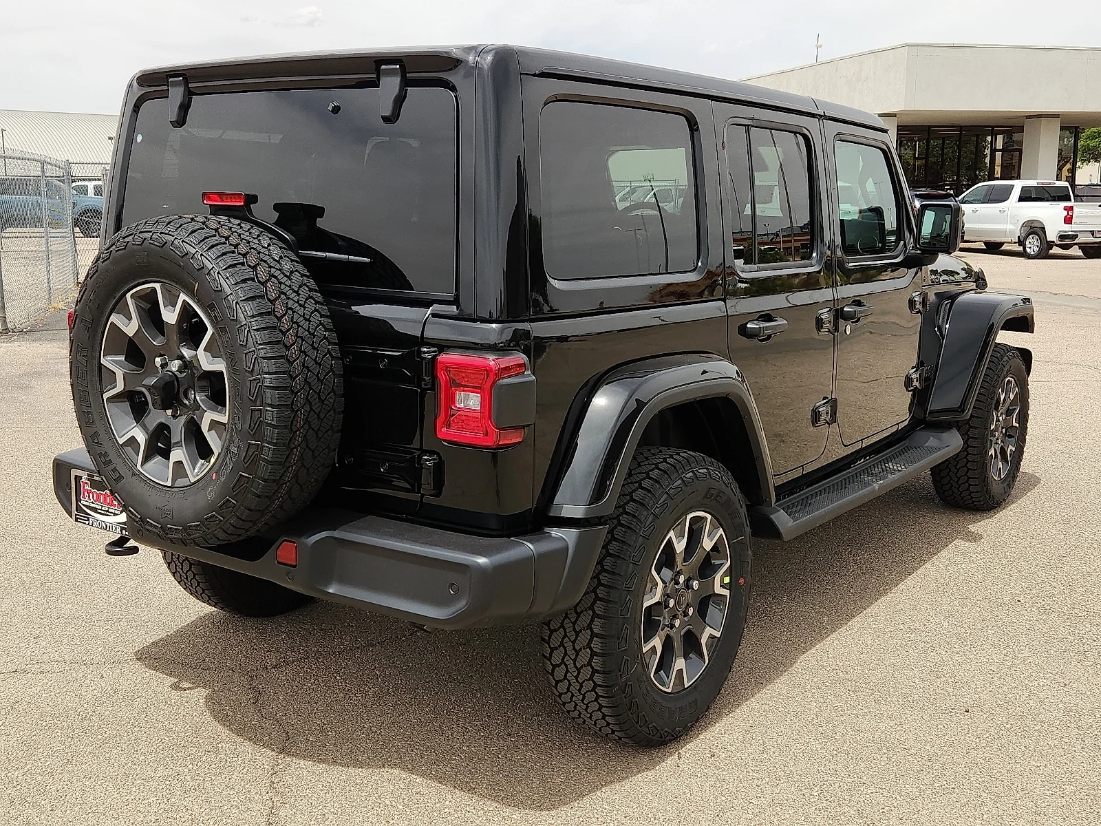 New 2026 Black Clear-Coat  Paint Jeep 4-DOOR SAHARA image 4