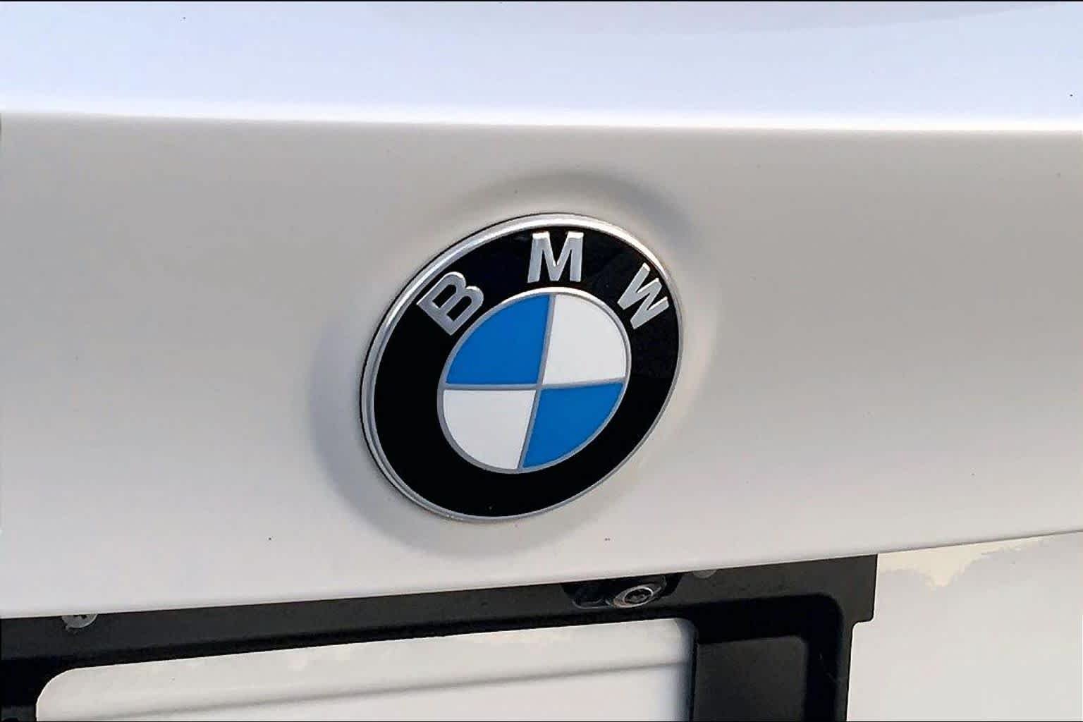 Used 2022 Alpine White BMW xDrive30i image 10