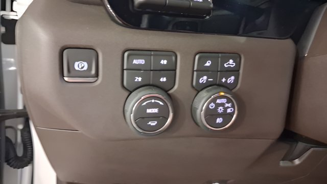 Used 2026 Summit White Chevrolet LTZ image 32