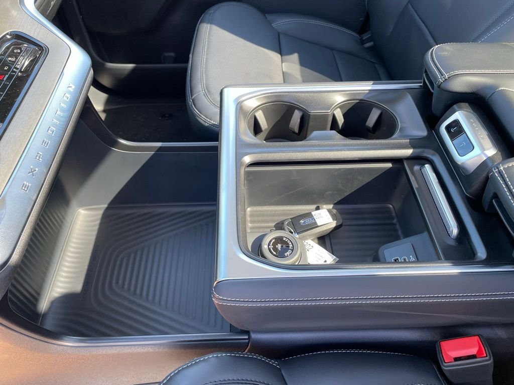 New 2026 Star White Metallic Tri-Coat Ford MAX Platinum® image 22