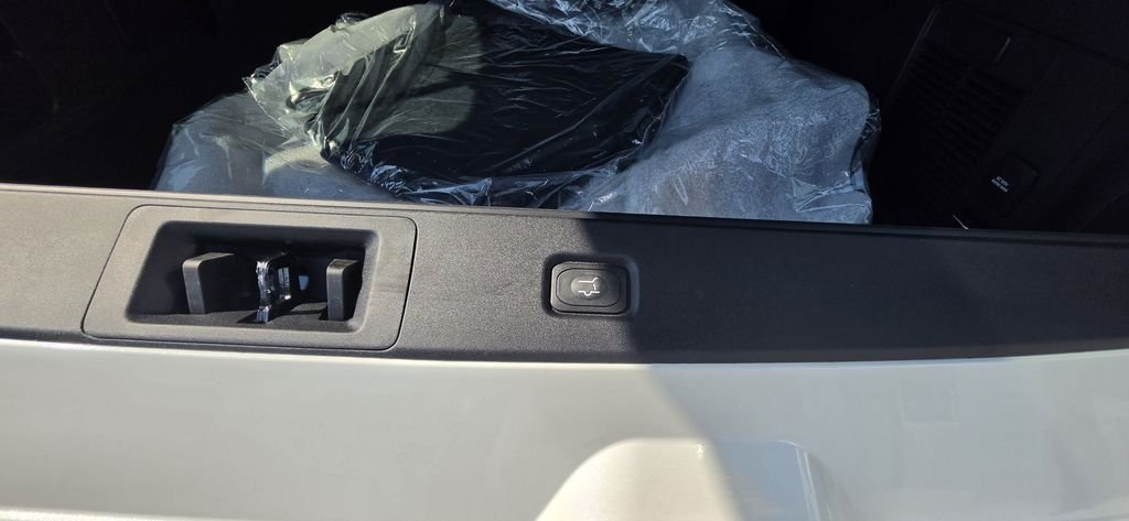 New 2026 Star White Metallic Tri-Coat Ford MAX Platinum® image 14