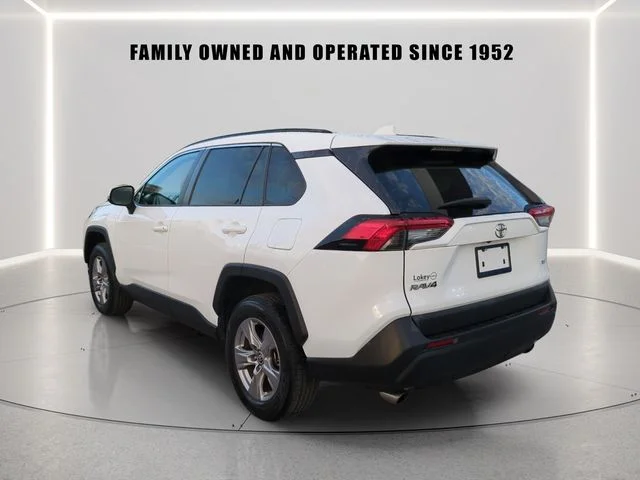 Used 2022 White Toyota XLE image 4