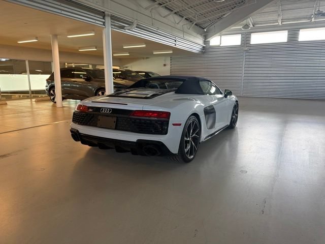 Used 2023 Suzuka Gray Metallic Audi V10 performance image 3