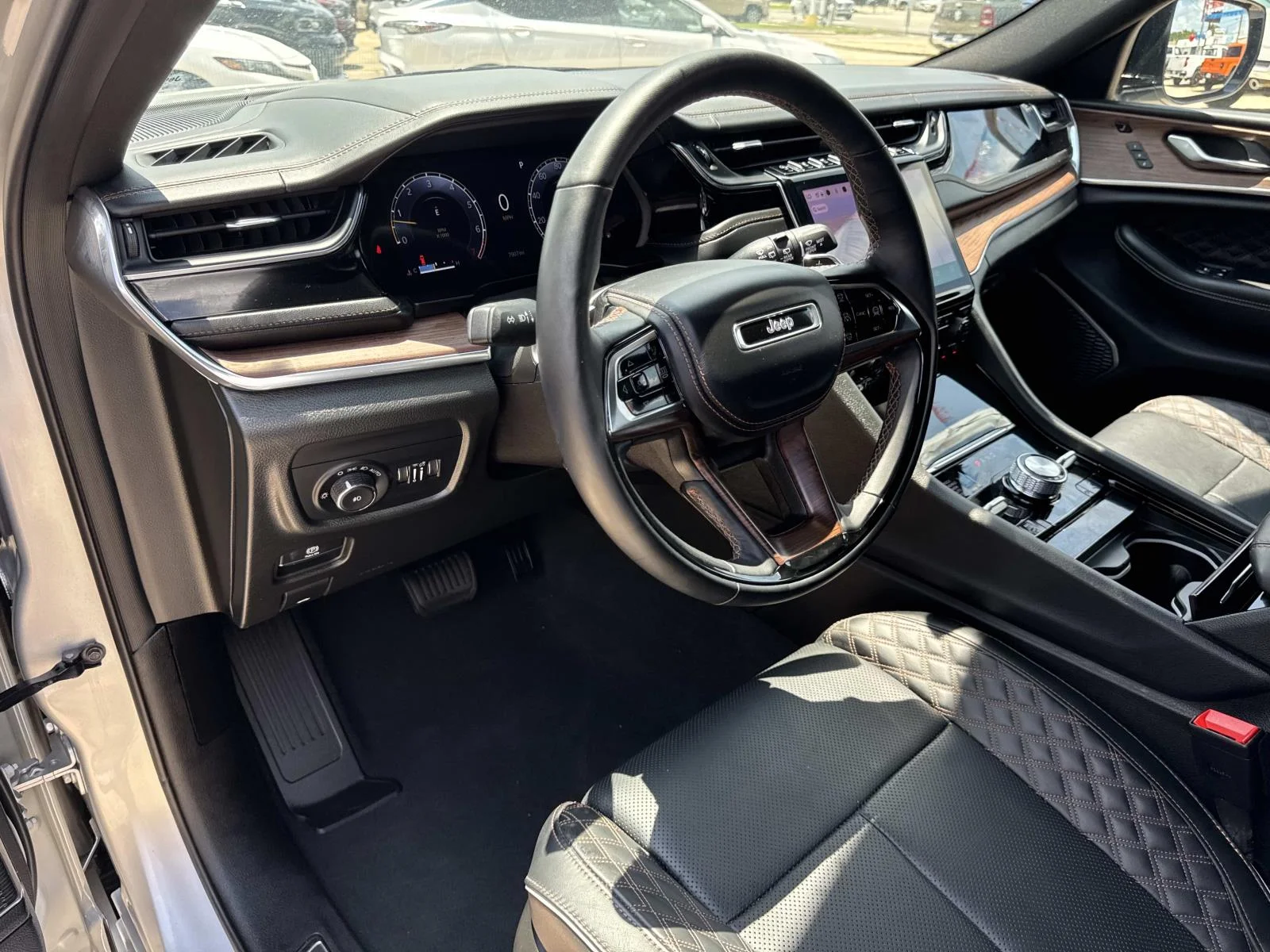 Used 2025 Silver Zynith Jeep Summit image 18