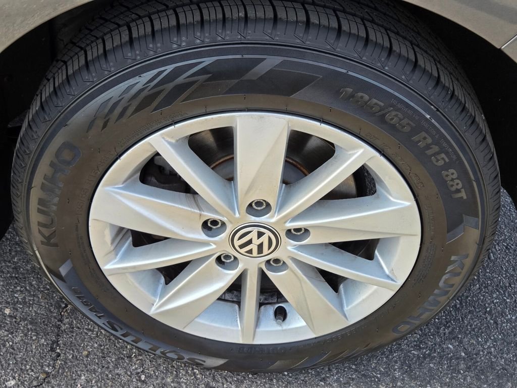 Used 2015 Gray Volkswagen TSI S 4-Door image 11