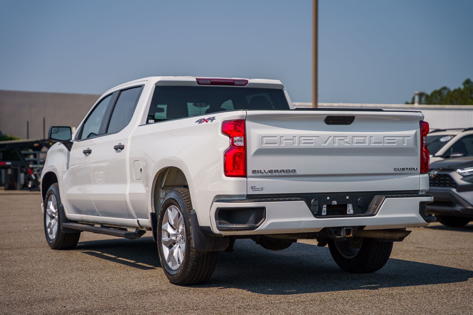 Used 2022  Chevrolet Custom image 4