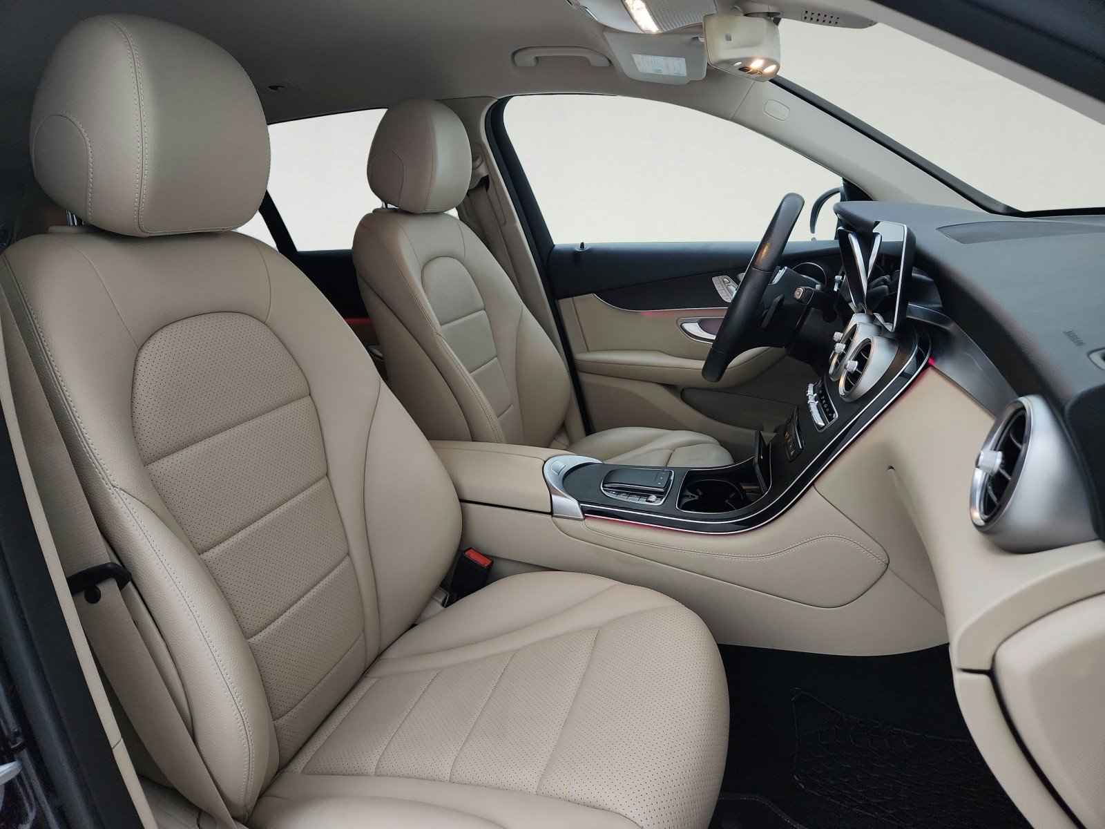 Used 2020 Black Mercedes-Benz GLC 300 image 29