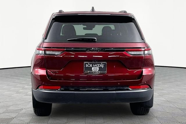 Used 2025 Red Jeep Altitude X image 5