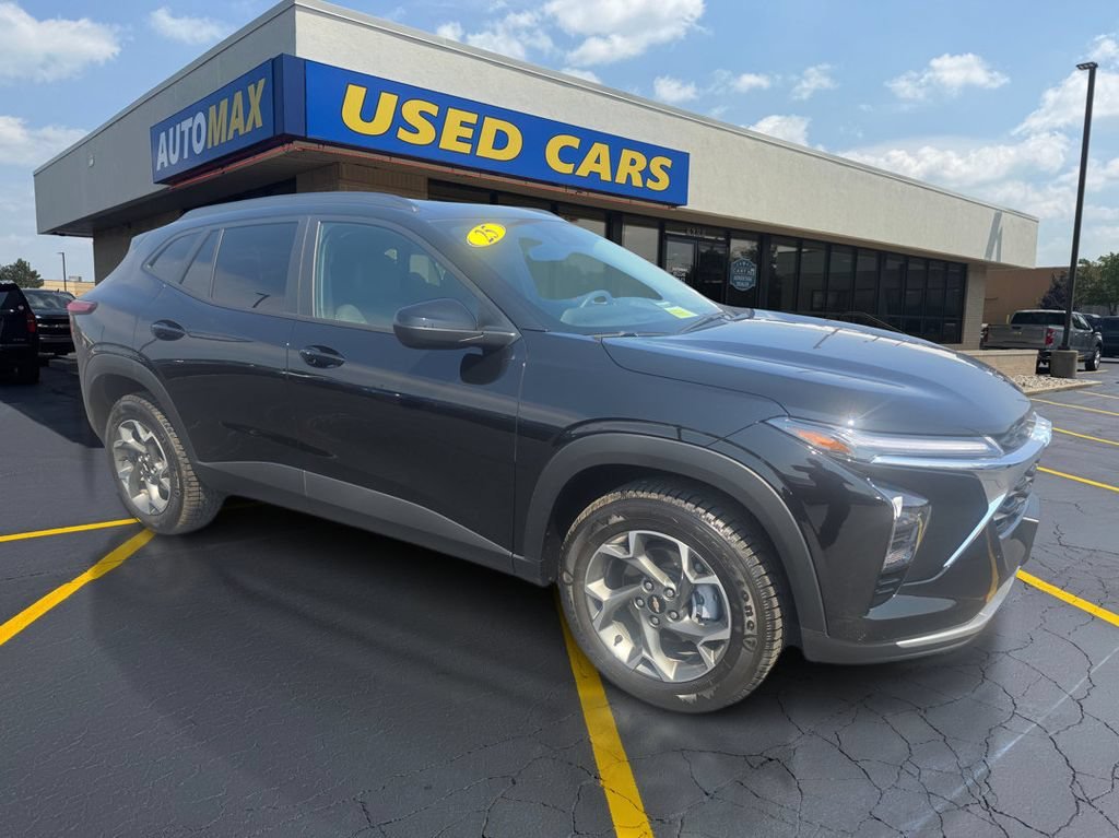 Used 2025 Mosaic Black Metallic Chevrolet LT image 4