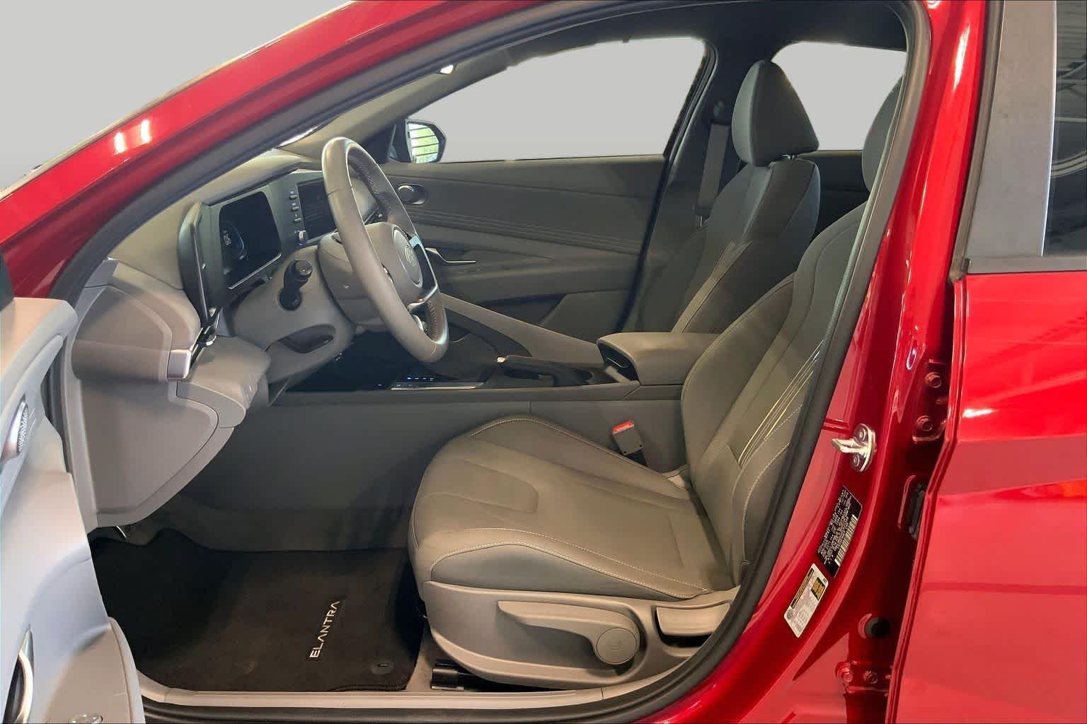 Used 2025 Ultimate Red Hyundai SEL Sport image 8