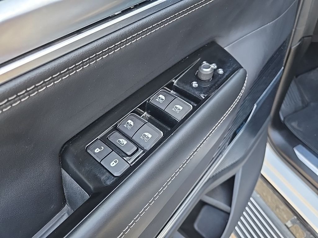Used 2024 White/off-white Jeep Series II image 32