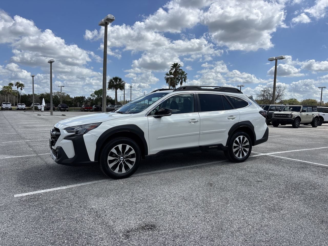 2023 Subaru Outback Limited's photo