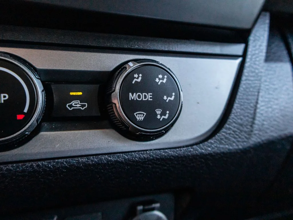 Used 2019 White Toyota SR5 image 32