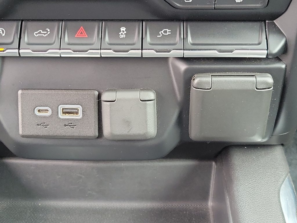 Used 2019 CAJUN RED TINTCOAT Chevrolet RST image 32