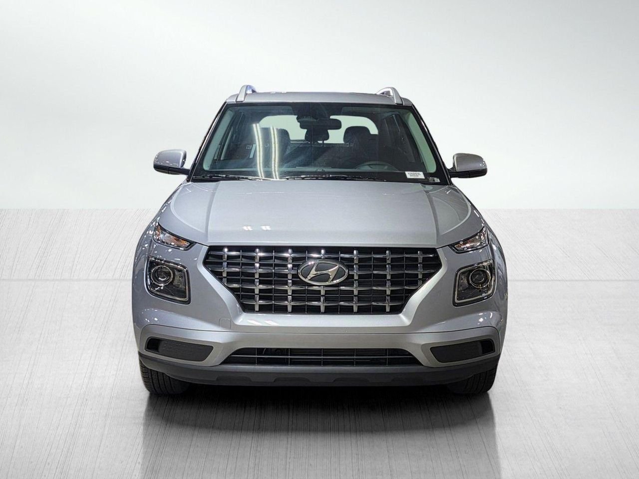 New 2026 Shimmering Silver Hyundai SEL image 2