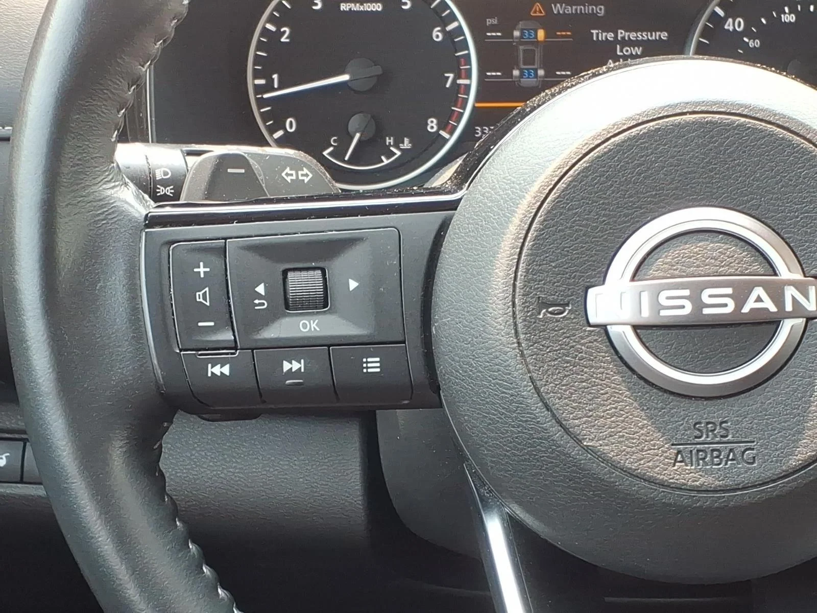 Used 2024 Scarlet Ember Nissan SL image 14