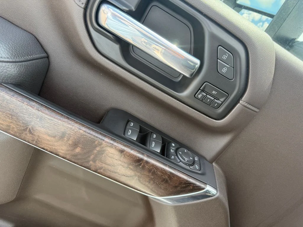 Used 2023 White GMC Denali image 6